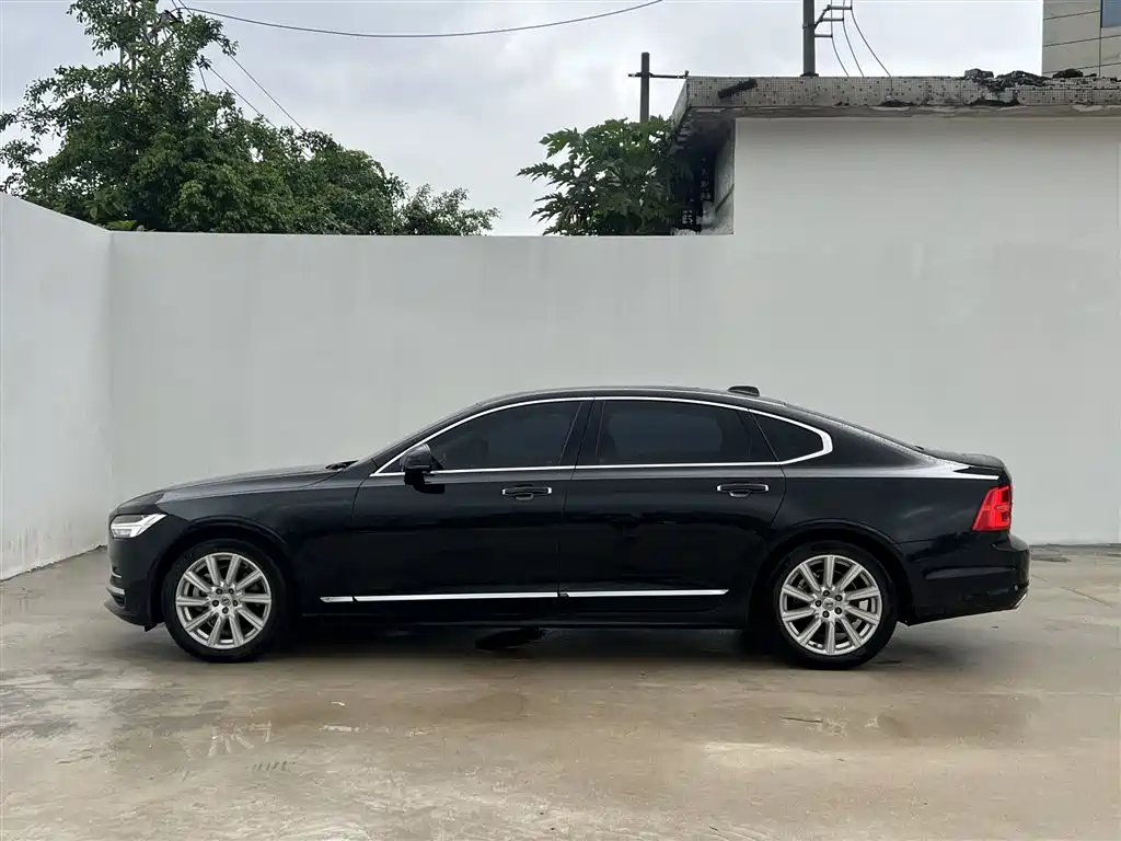 Volvo S90 T4 Smart Travel Luxury