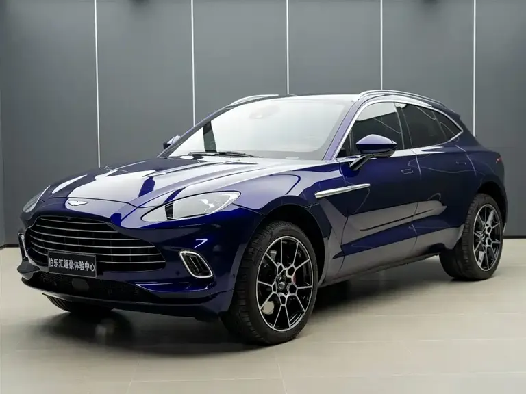 Aston Martin DBX 3.0 T STRAIGHT-SIX