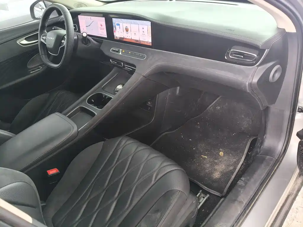 Roewe D7 DMH 125 km Outstanding