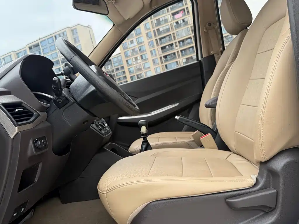 Wuling Hongguang 1.5 L S Standard LAR