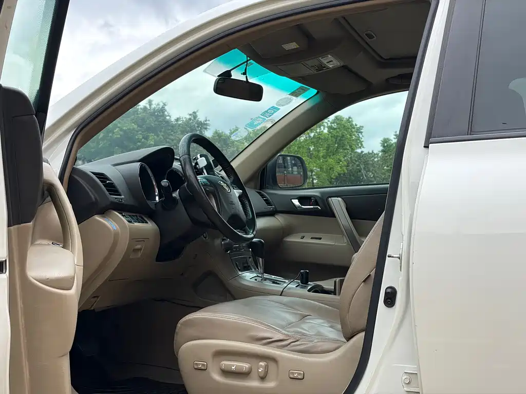 Highlander 2.7 L 2 WD 7-seat Luxury