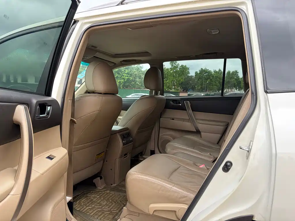 Highlander 2.7 L 2 WD 7-seat Luxury