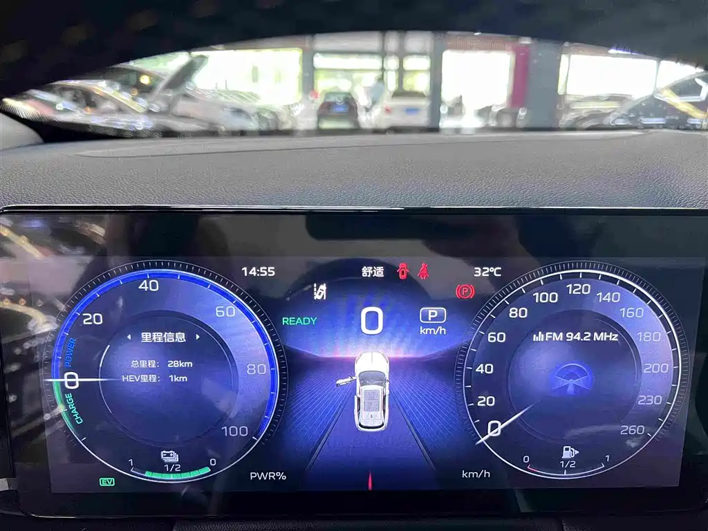 Hongqi HS3 PHEV 115 km Power Action