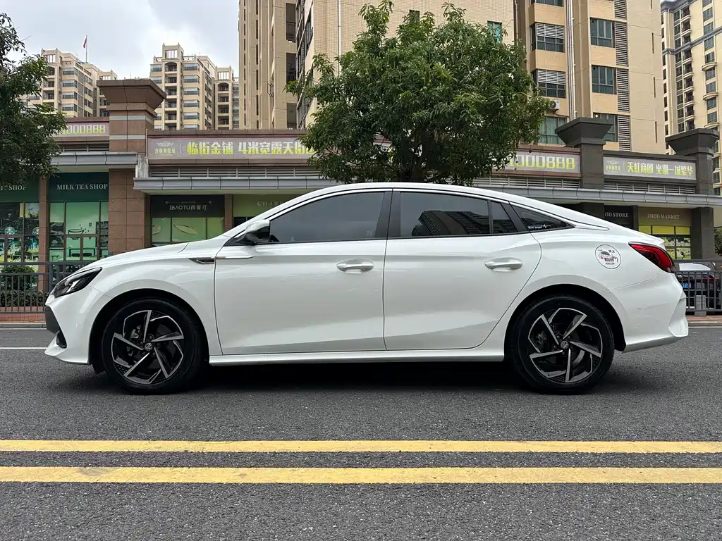 MG5 Facelift 300 TGI DCT Youth Luxury Flagship