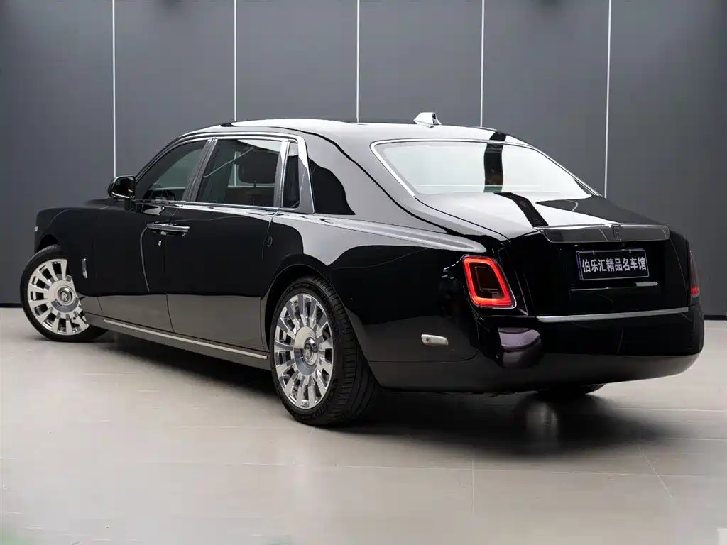 Phantom 6.7 T LWB Range