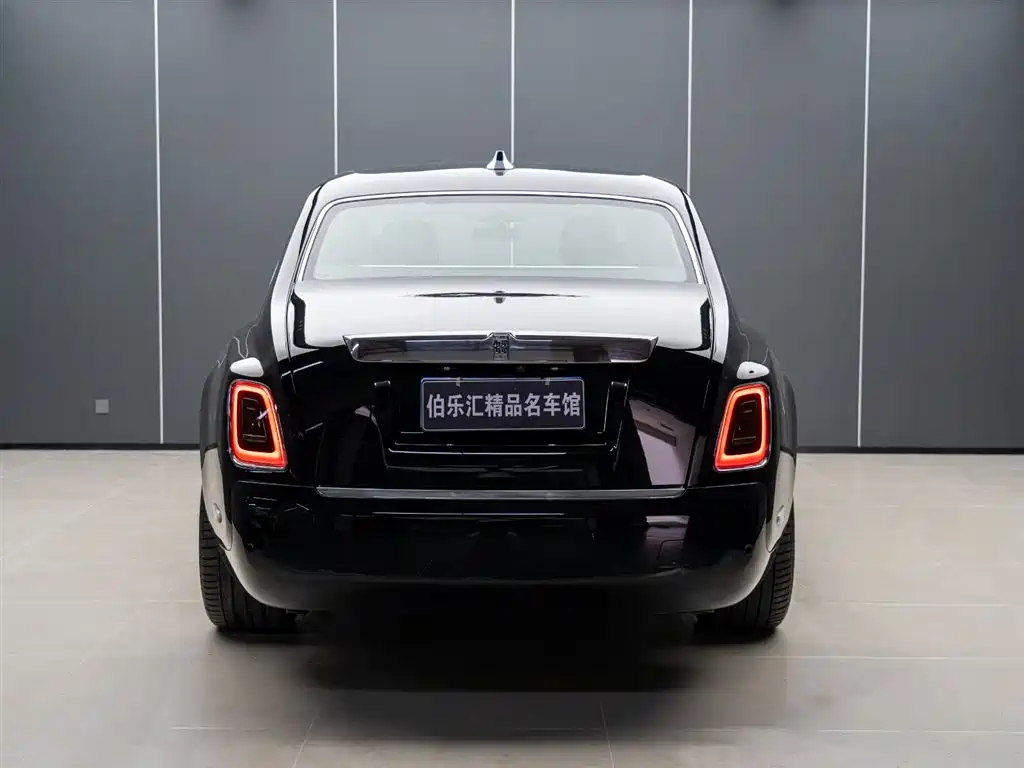 Phantom 6.7 T LWB Range
