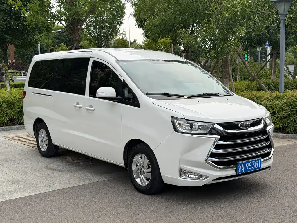 Refine M4 2.0 L Manual Business Travel