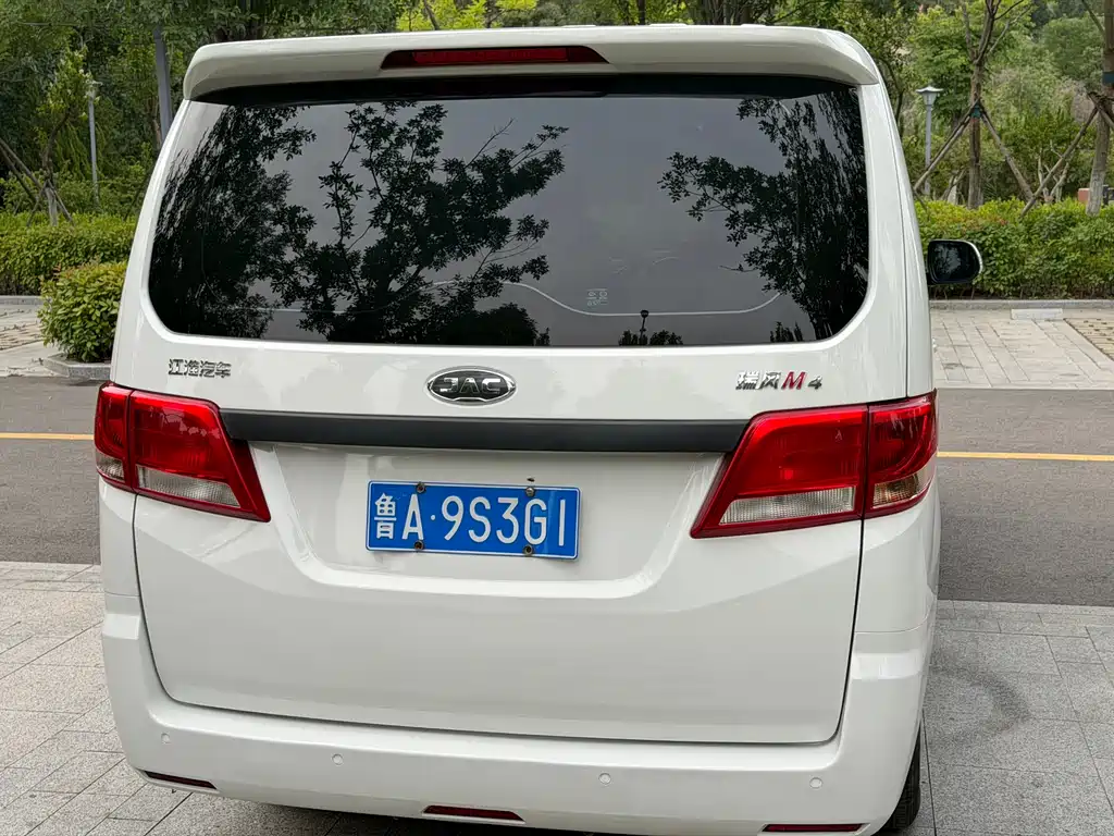 Refine M4 2.0 L Manual Business Travel