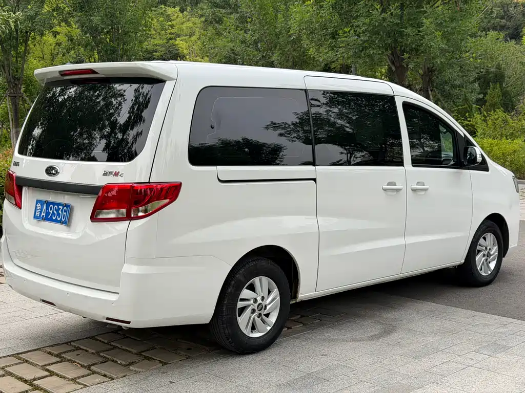 Refine M4 2.0 L Manual Business Travel