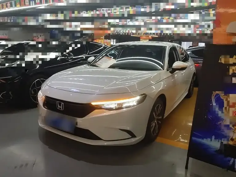 Honda Integra 240 TURBO CVT Phantom Night · Tech
