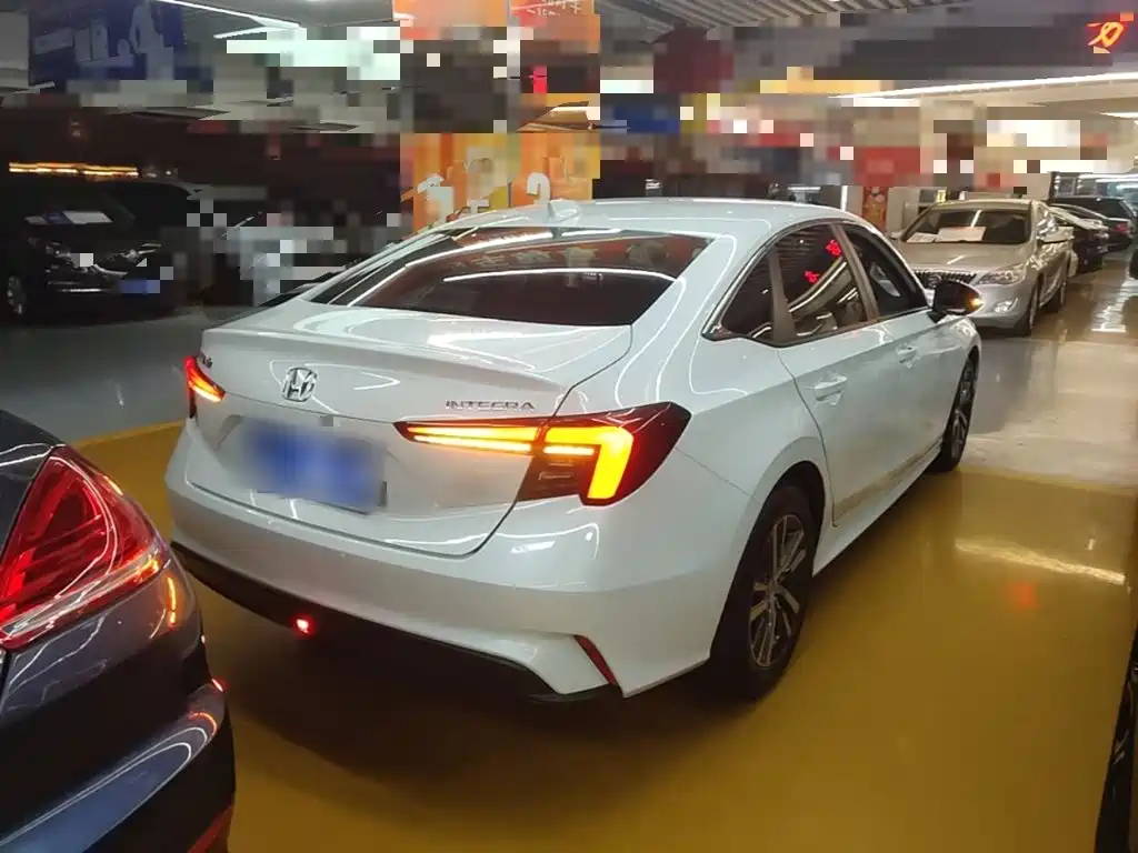 Integra 240 TURBO CVT Phantom Night · Tech