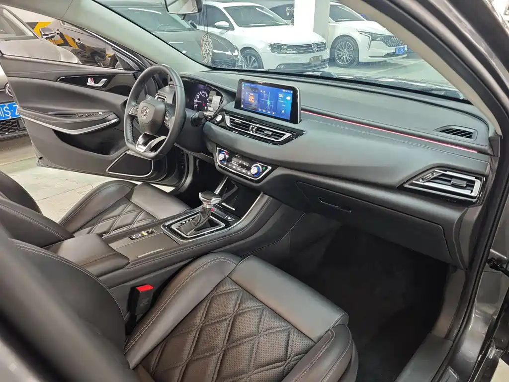 Ruicheng CC Blue Whale 1.5 T DCT Luxury