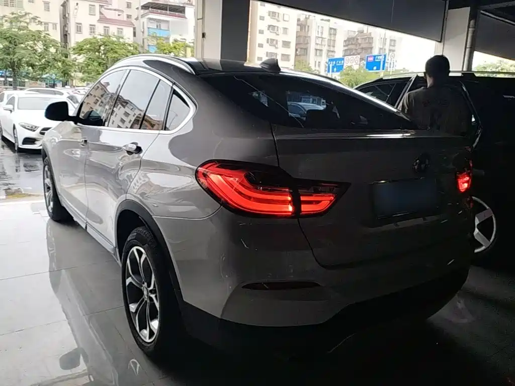 BMW X4 xDrive20 i X Design Package