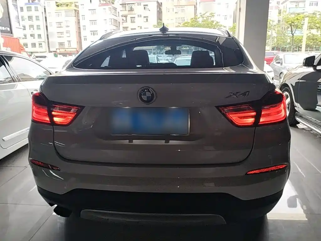 BMW X4 xDrive20 i X Design Package