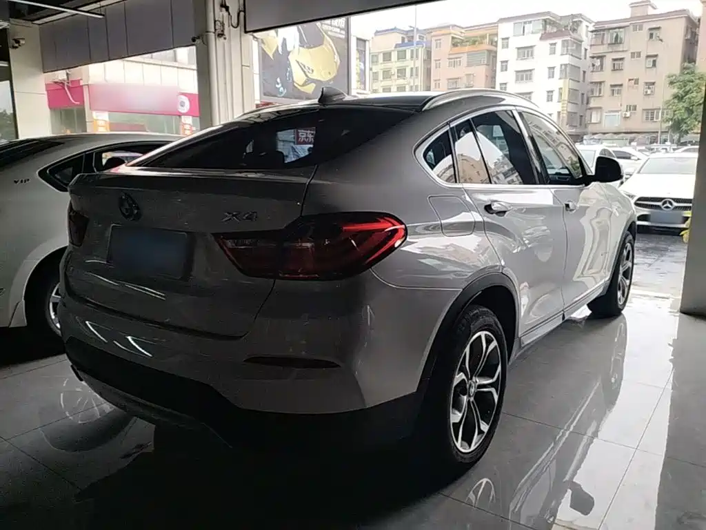 BMW X4 xDrive20 i X Design Package