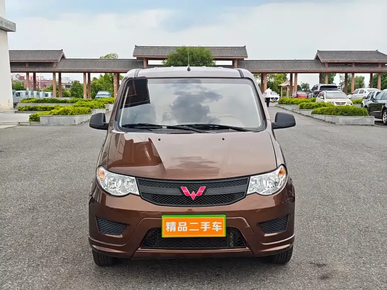 Wuling Rongguang S 1.5 L Basic 5 7-seat