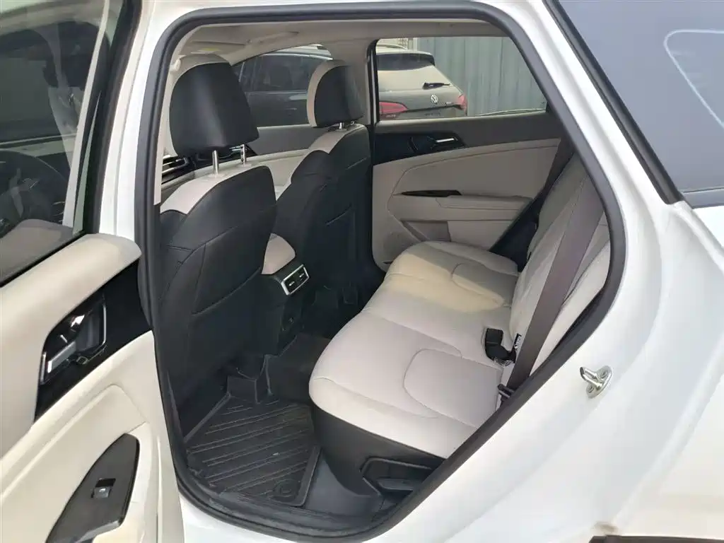 Chevrolet Seeker 2.0 T 2 WD Distinguished Smart Enjoyment