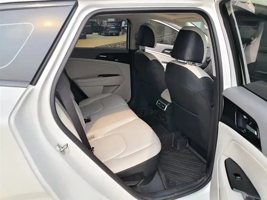 Chevrolet Seeker 2.0 T 2 WD Distinguished Smart Enjoyment