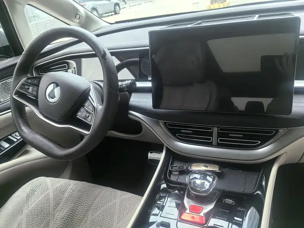 Denza D9 DM-i 980 4 WD Flagship