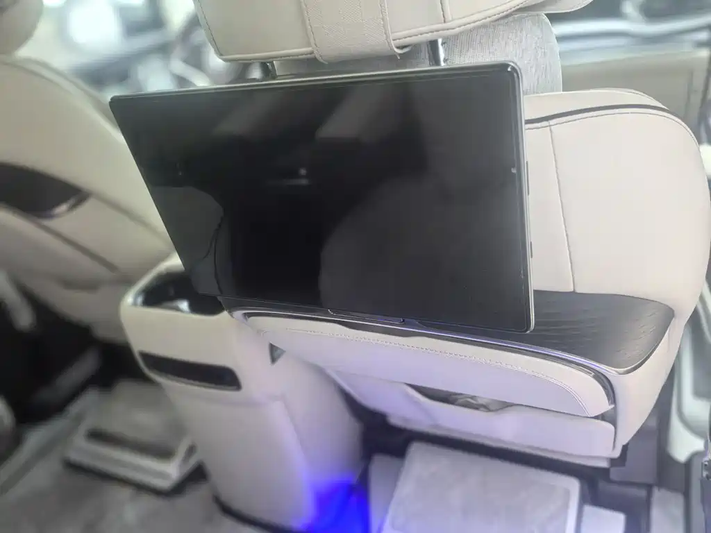 Denza D9 DM-i 980 4 WD Flagship