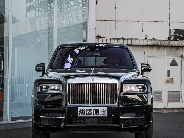 Rolls-Royce Cullinan 5-seat