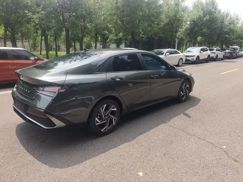 Elantra 1.5 L CVT GLX Elite