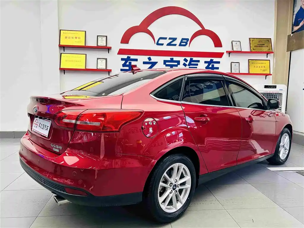 Focus Sedan EcoBoost 180 Auto Elite