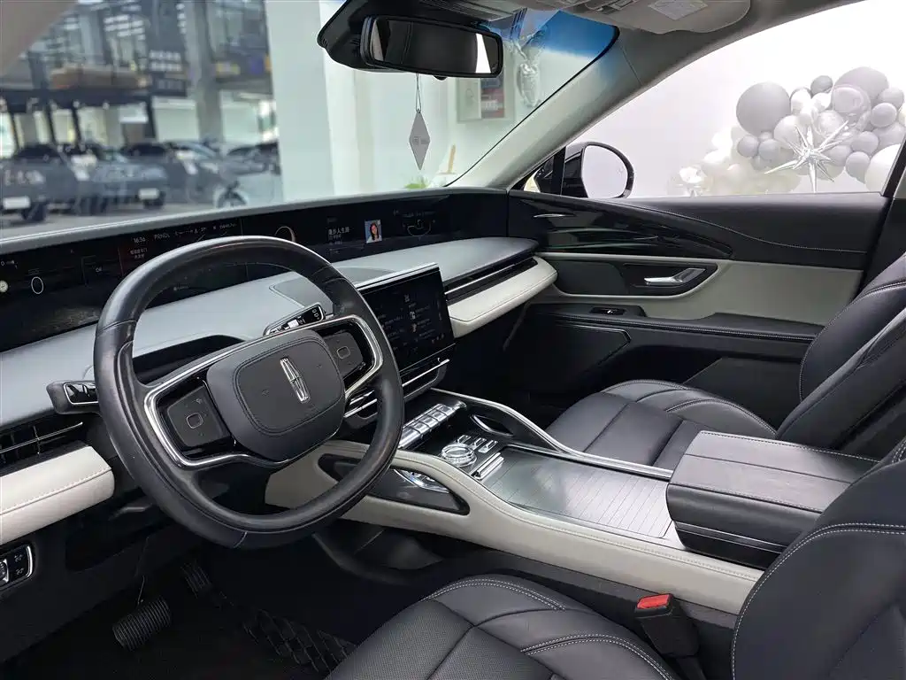 Nautilus 航海家 2025款 改款 2.0 T 四驱尊享版