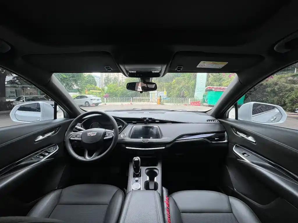 Cadillac XT4 28 T 2 WD Tech