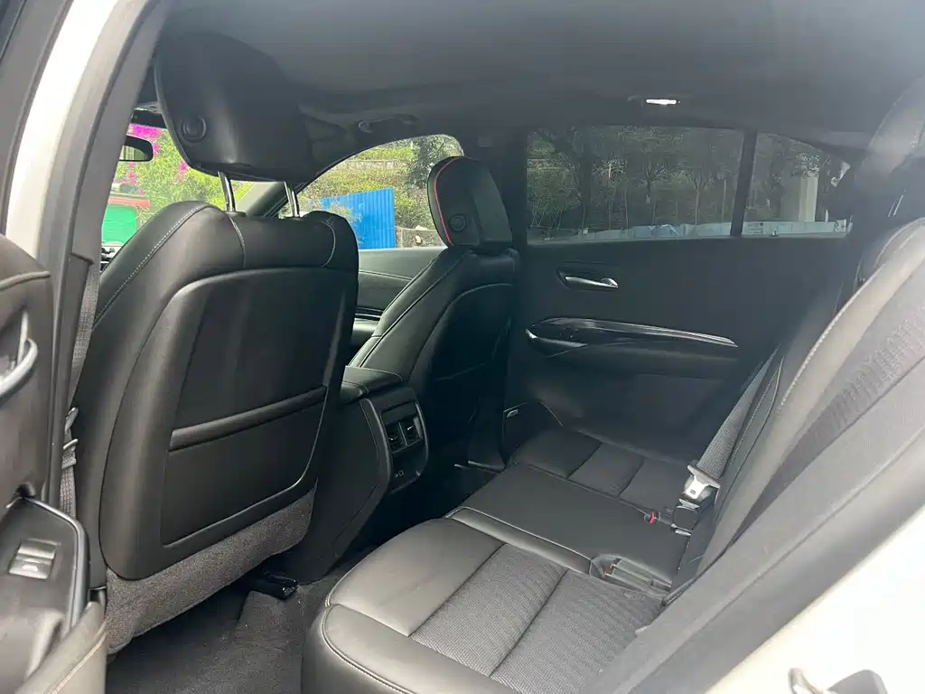 Cadillac XT4 28 T 2 WD Tech