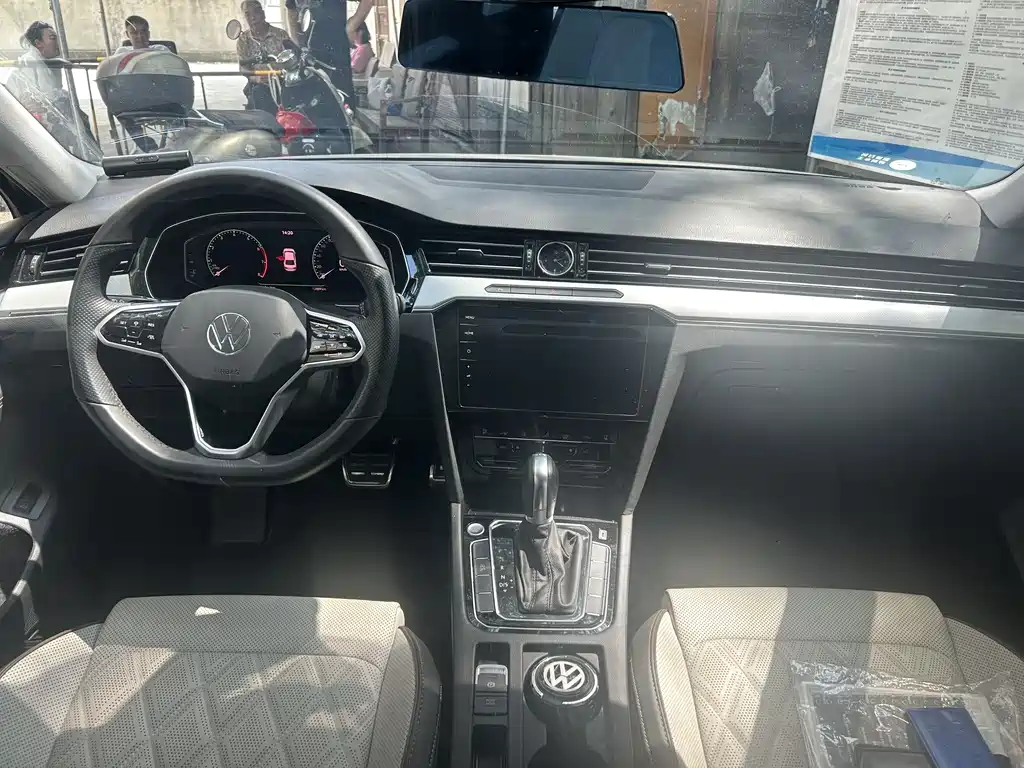 Magotan 200 10 K Commemorative 330 TSI DSG Luxury