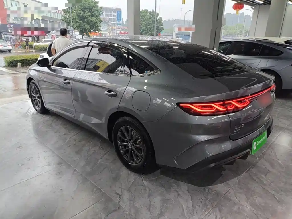 Qin L DM-i 80 KM Leading