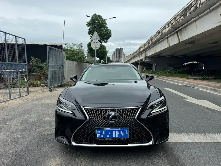 Lexus LS 500 h Outstanding CN-VI