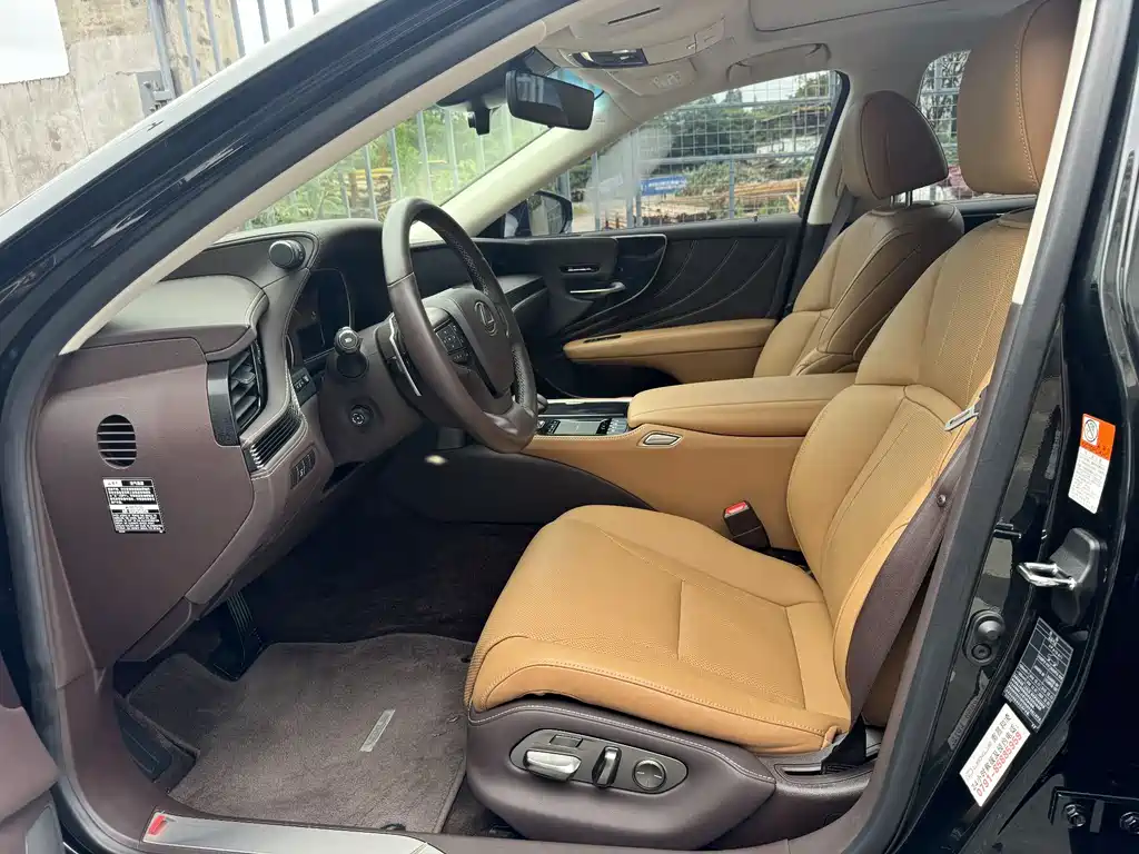 Lexus LS 500 h Outstanding CN-VI