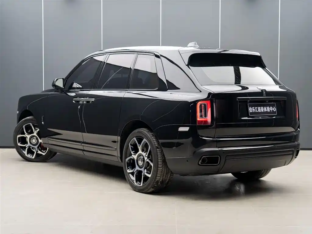Cullinan Black Badge