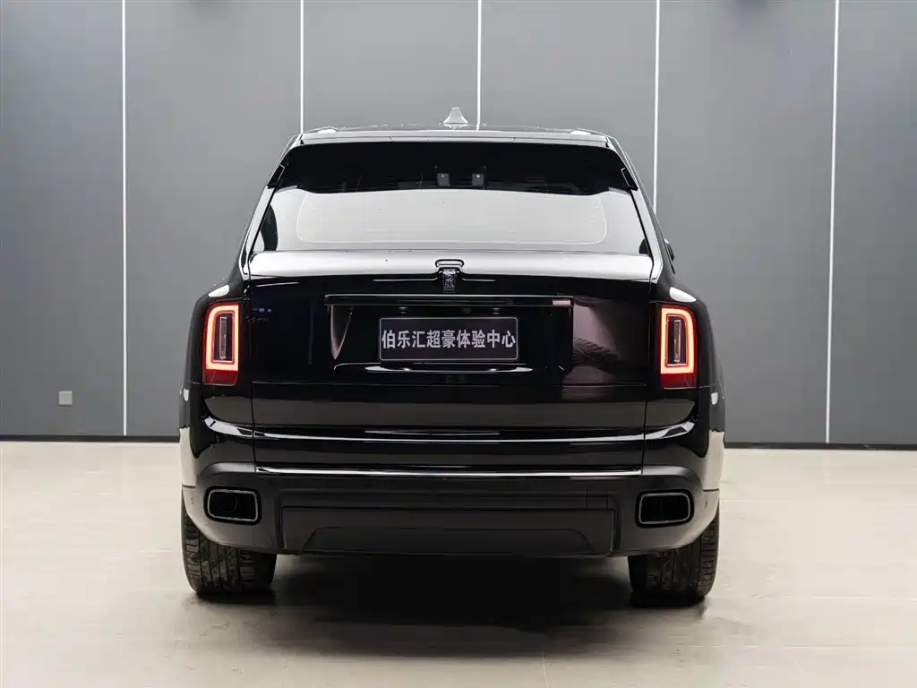 Cullinan Black Badge
