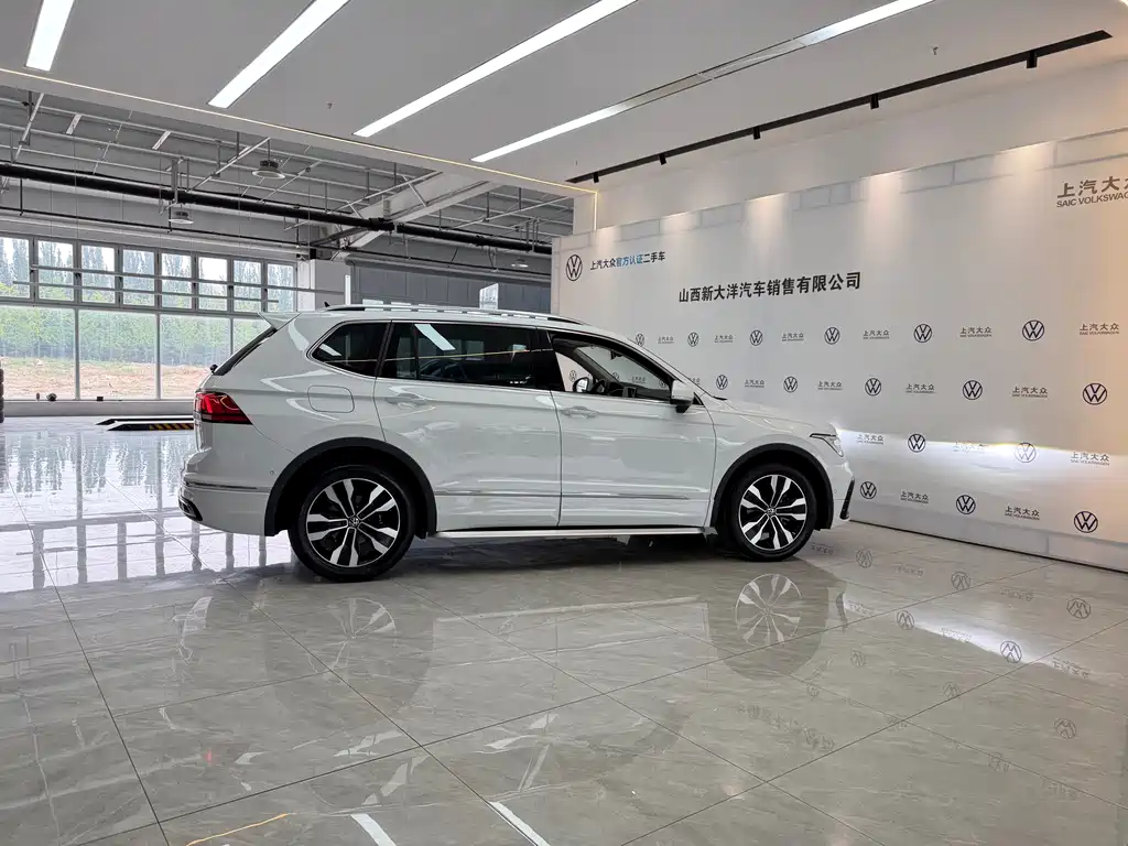 Tiguan L Outstanding 330 TSI Auto 2 WD R-Line Dragon Shine