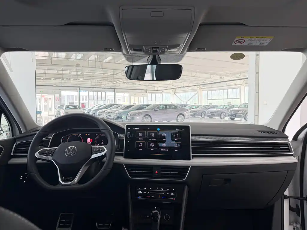 Tiguan L Outstanding 330 TSI Auto 2 WD R-Line Dragon Shine