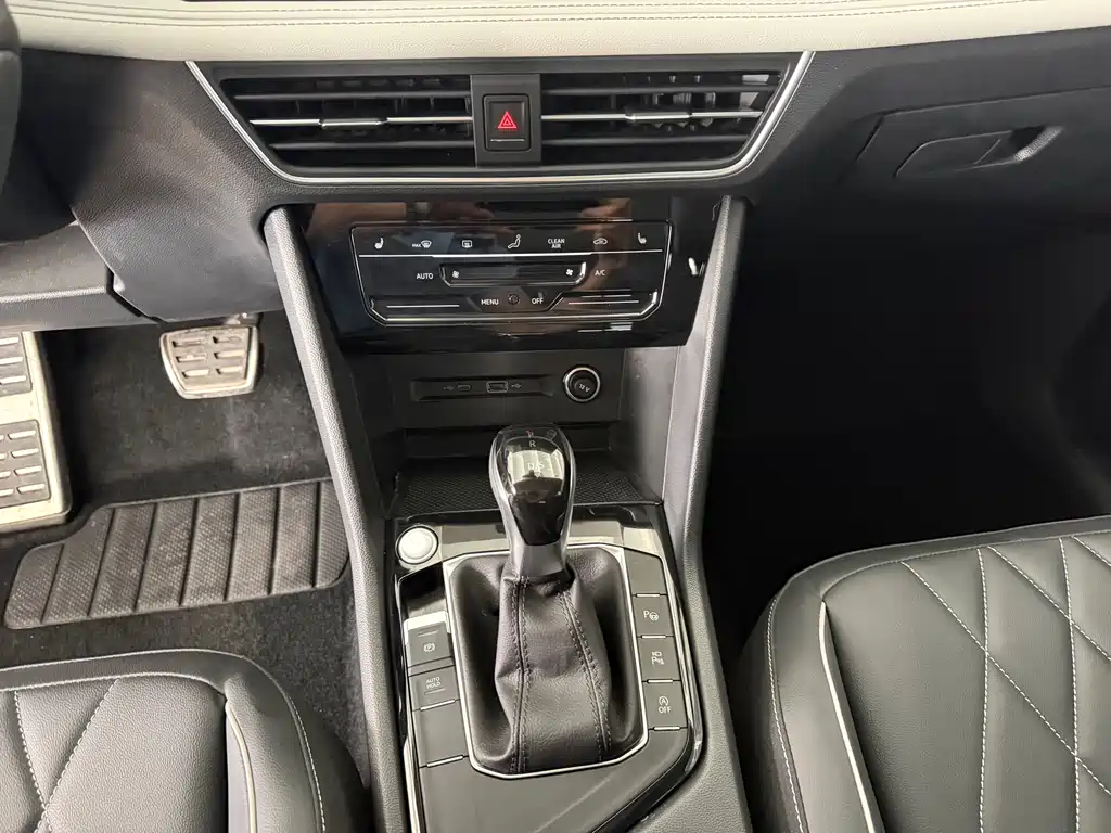 Tiguan L Outstanding 330 TSI Auto 2 WD R-Line Dragon Shine