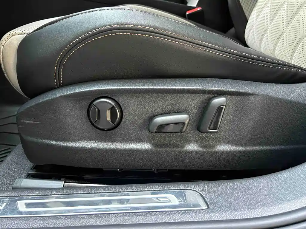 Magotan 200 10 K Commemorative 330 TSI DSG Luxury