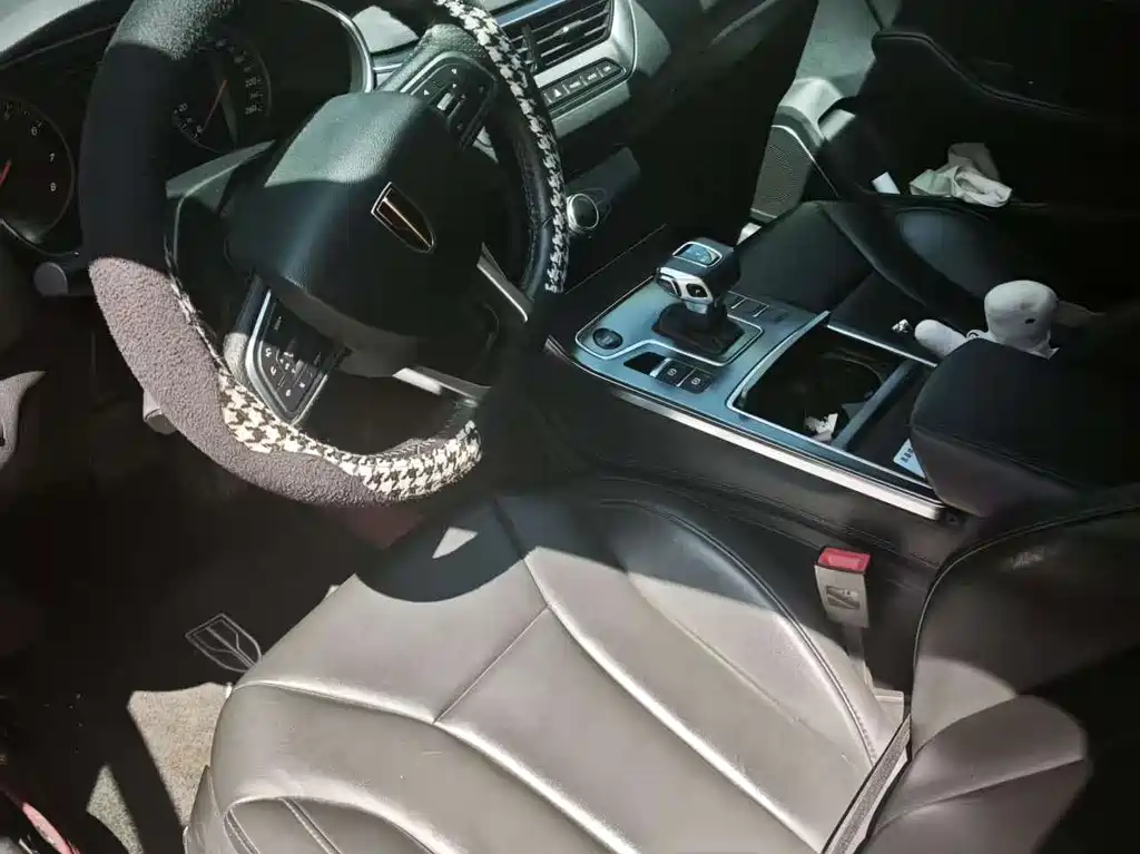 Hongqi H5 1.5 T DCT Flagship Charm