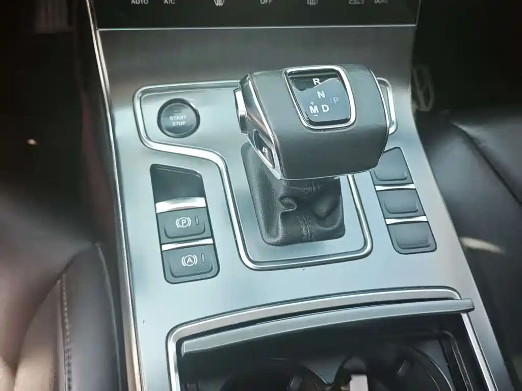 Hongqi H5 1.5 T DCT Flagship Charm