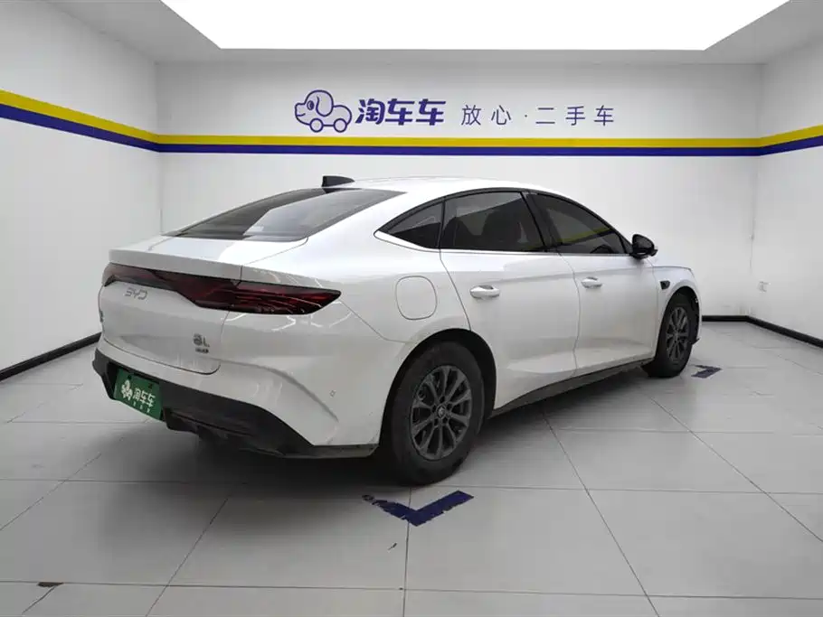 Qin L DM-i Smart Drive 80 KM Leading