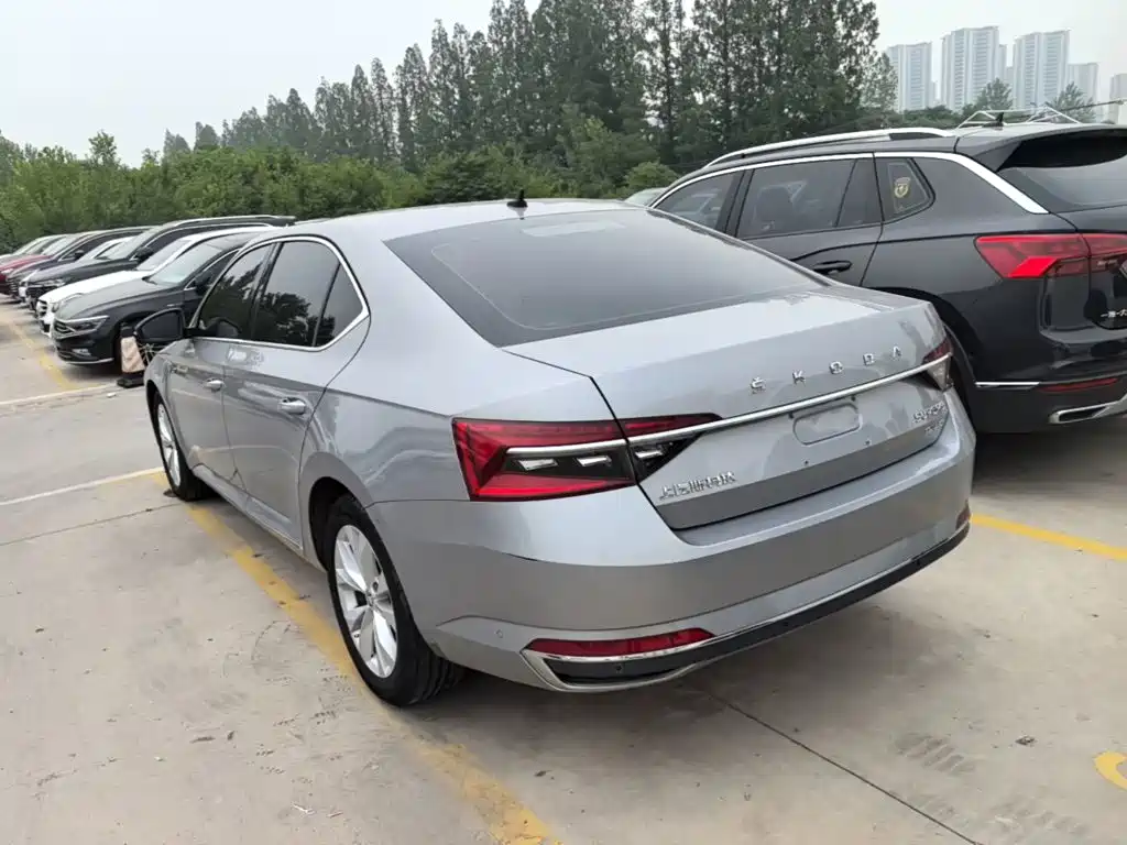 Superb Facelift TSI330 DSG Comfort