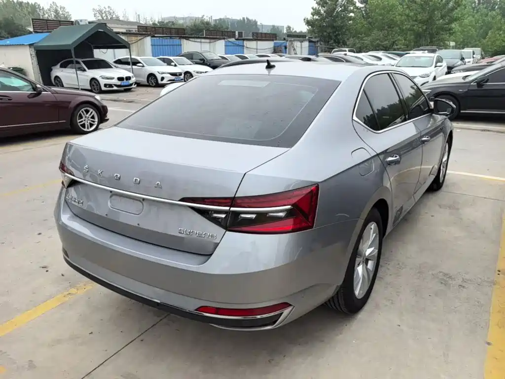 Superb Facelift TSI330 DSG Comfort
