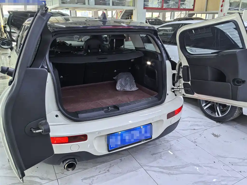 MINI CLUBMAN Facelift 1.5 T COOPER Connoisseur