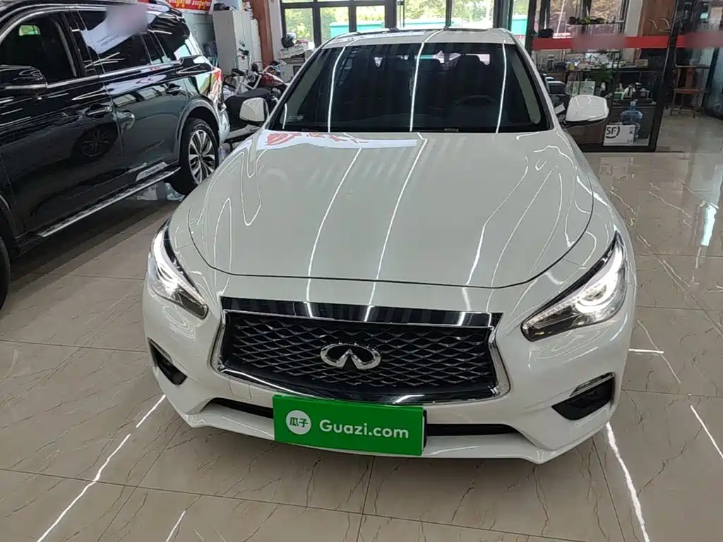 Infiniti Q50 L 2.0 T Comfort CN-V