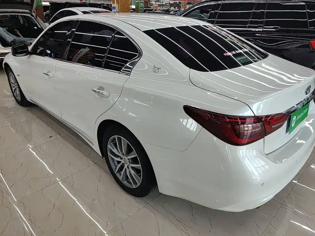 Infiniti Q50 L 2.0 T Comfort CN-V