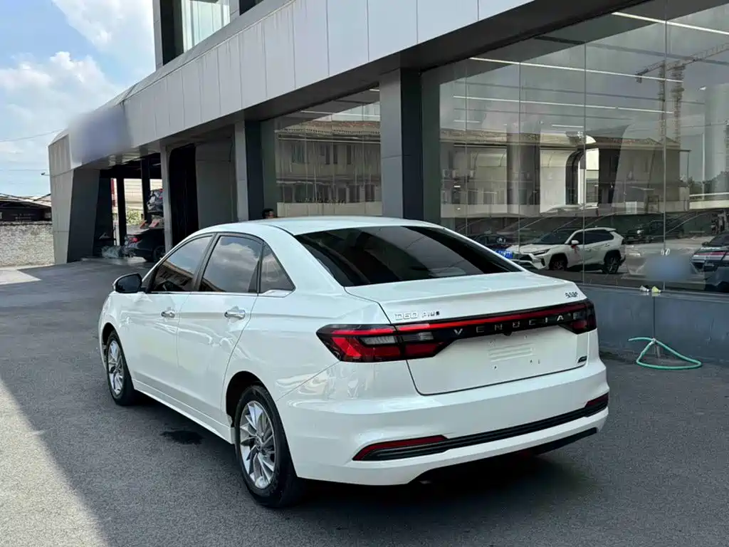 Venucia D60 PLUS 1.6 L XL CVT Joy Leading