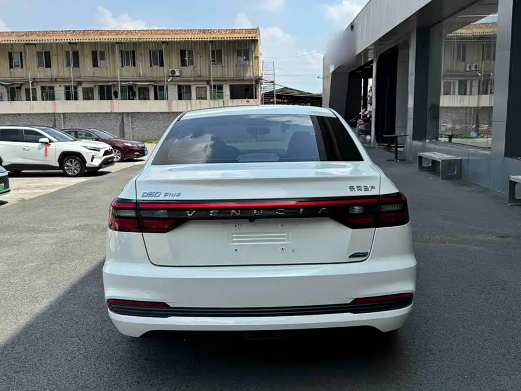 Venucia D60 PLUS 1.6 L XL CVT Joy Leading